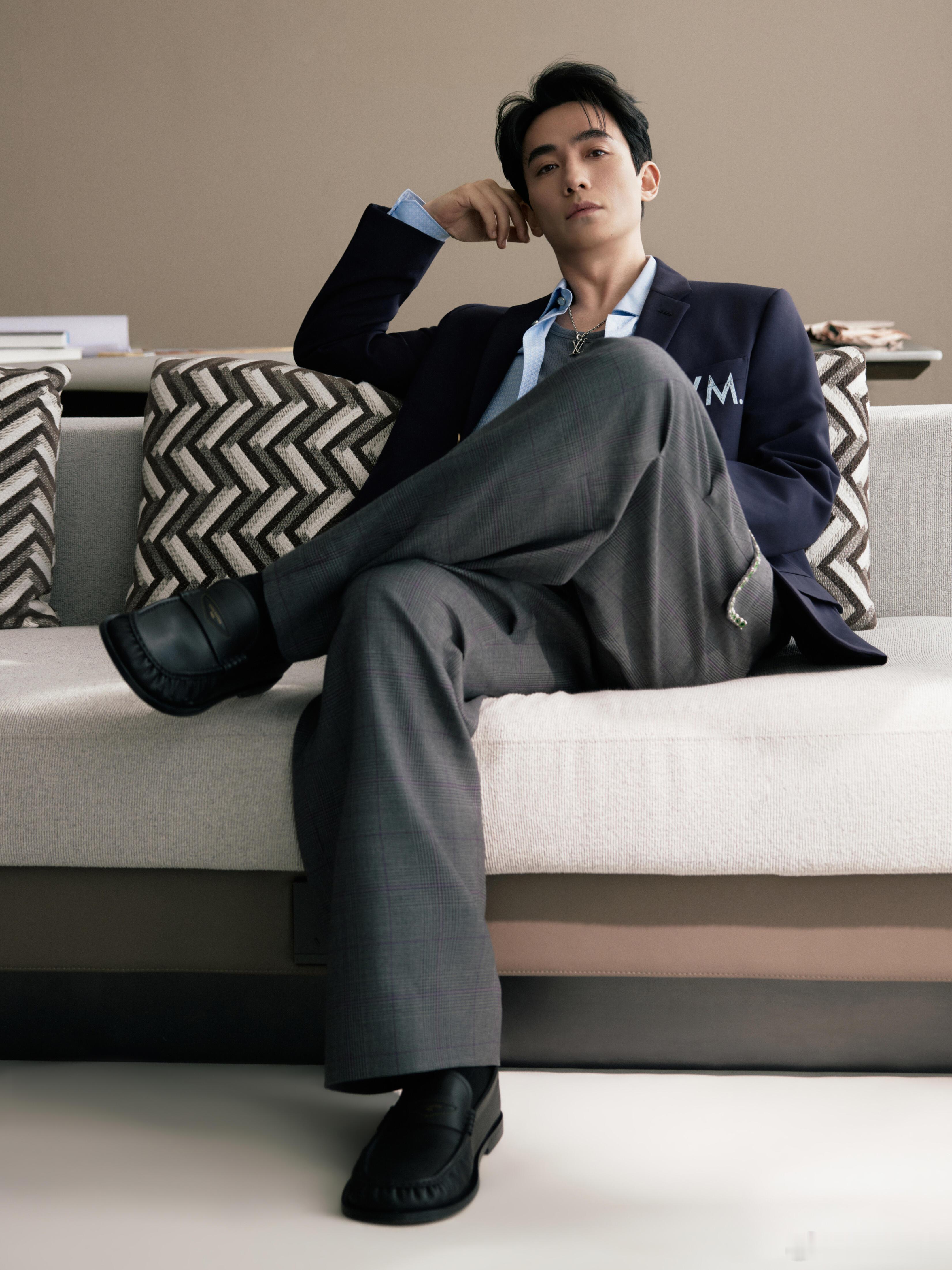 朱一龙这身LV造型也太有范儿了吧，男模专业户认证！ 