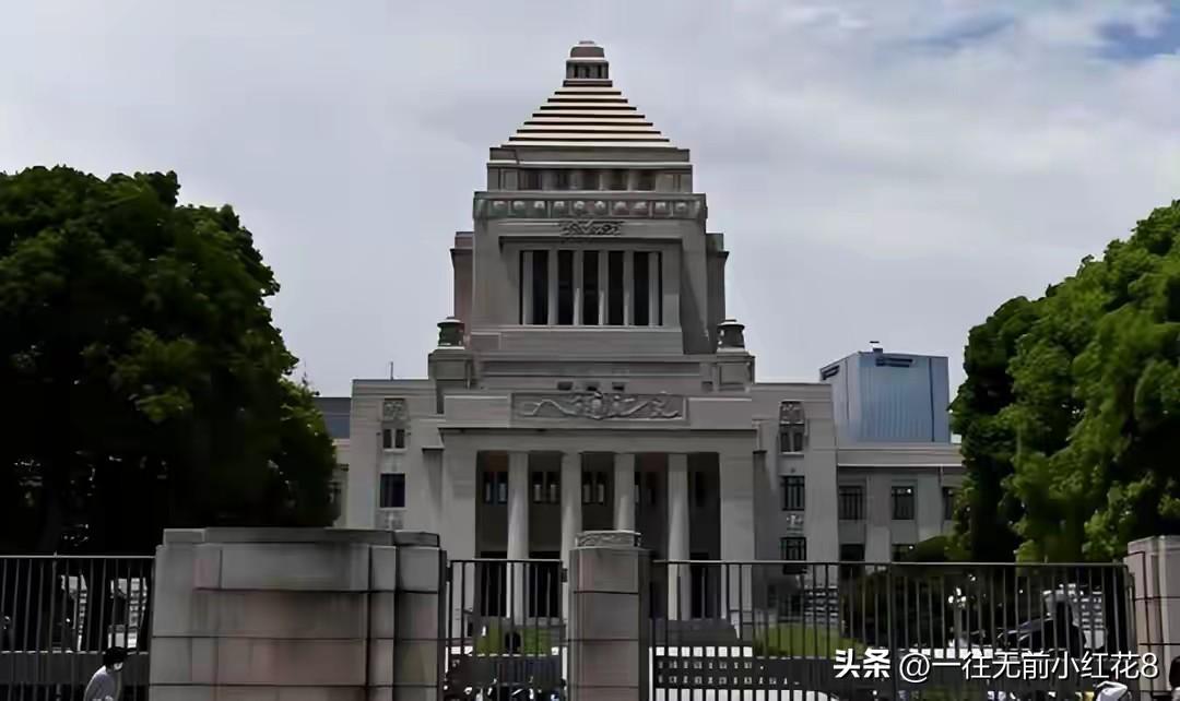 1. 洪秀柱高呼统一戳破台当局“倚美谋独”泡沫：中国国民党前主席洪秀柱公开强调台