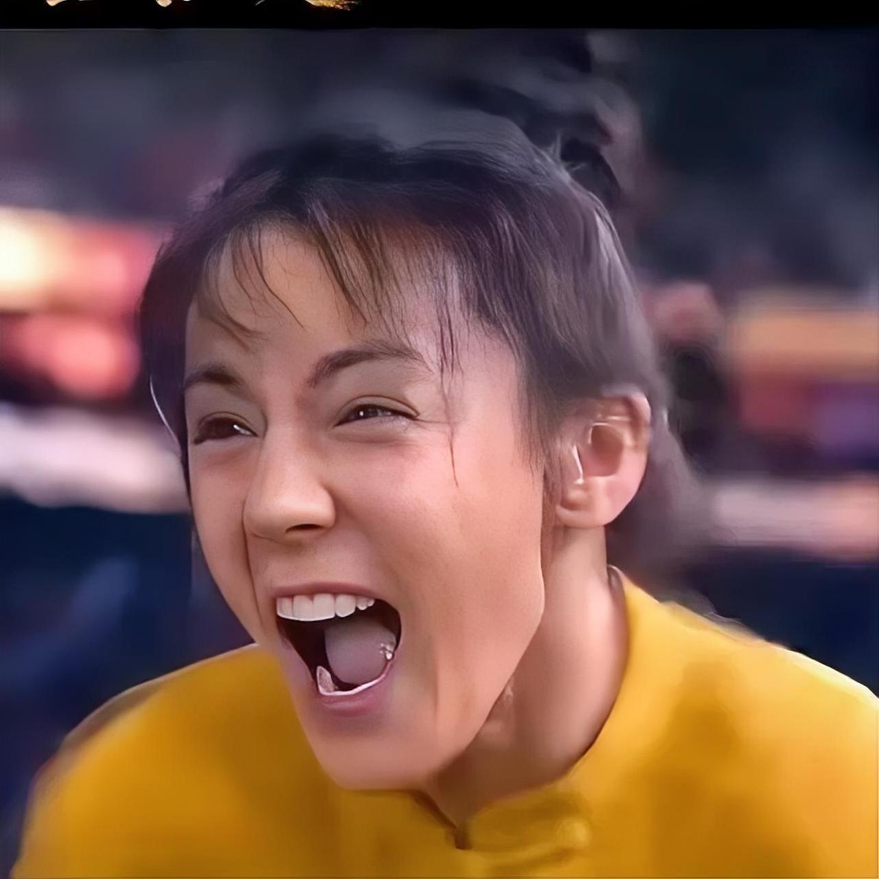 《功夫女足》刚刚看完，
这部剧哪哪都好，
就是有一个败笔，不是服化道，而是请了