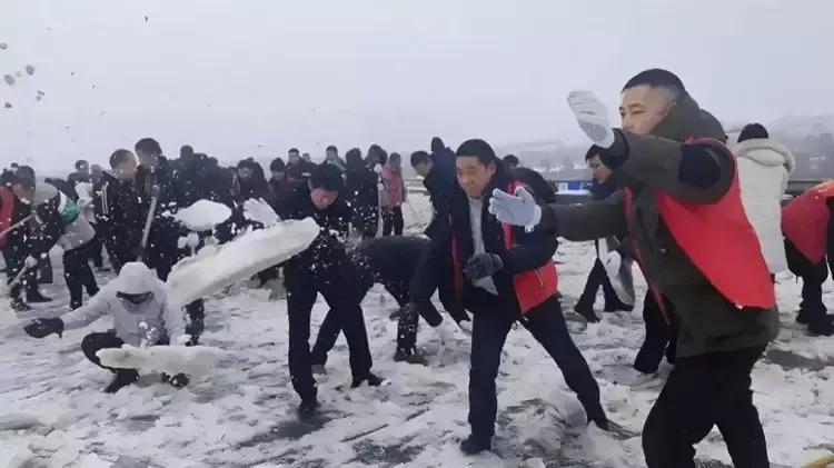 连续几天的科普冻雨知识，发现说服不了全国人民之后，某省人终于全体总动员，一天之内