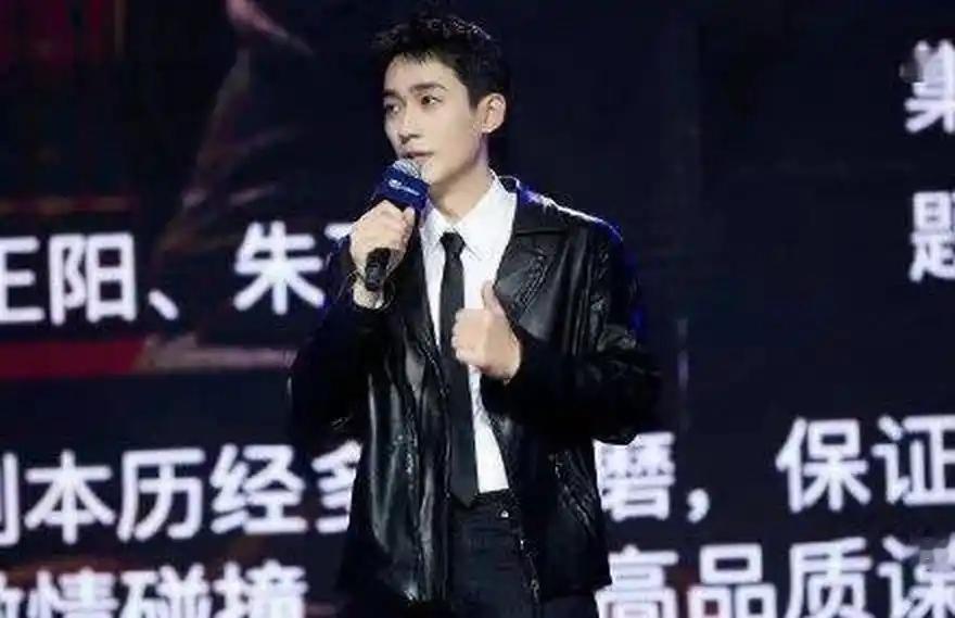 31岁刘学义刚靠林锦岐涨粉52万，推掉四档综艺三场盛典十月只进组，网友：别人忙着
