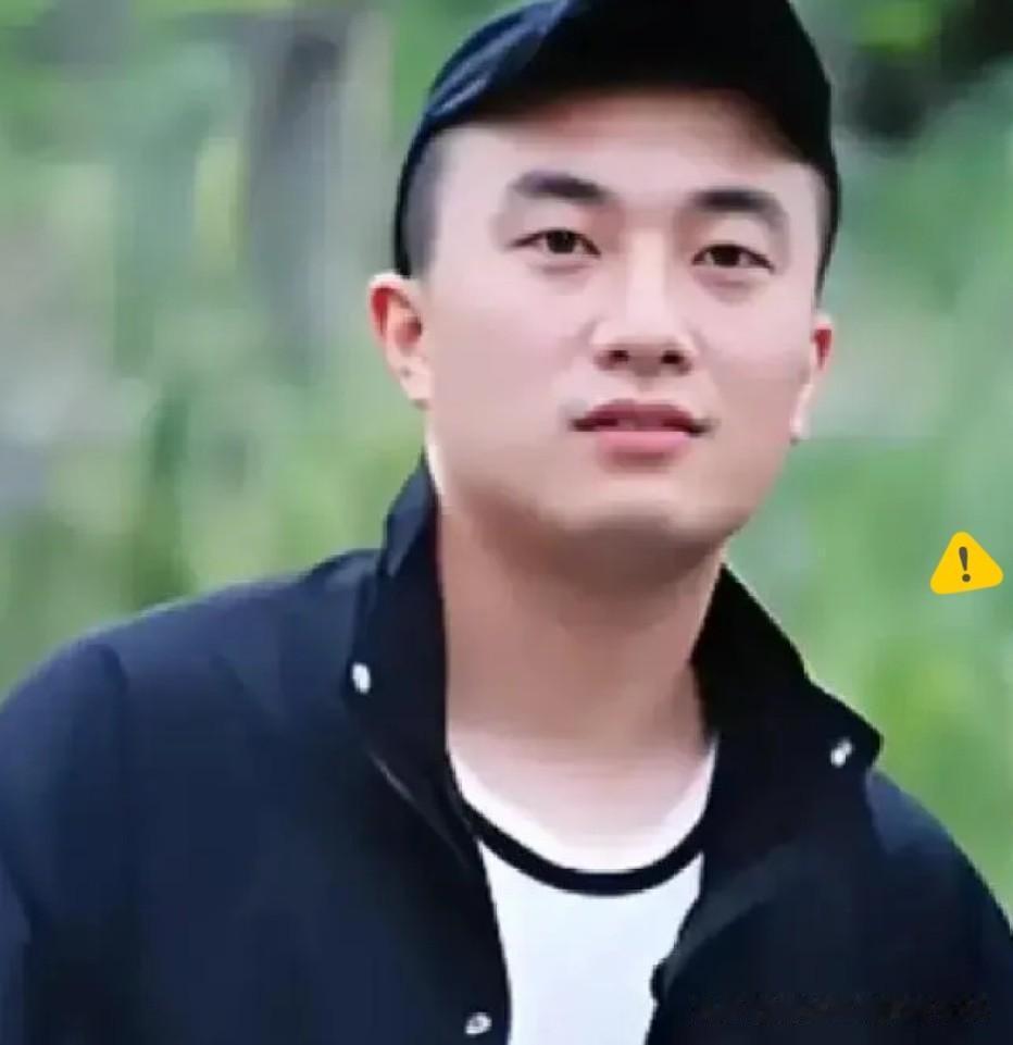 看到这篇报道，我沉默了很久。

30岁男人，辞职全职照顾患病的57岁母亲，甚至洗