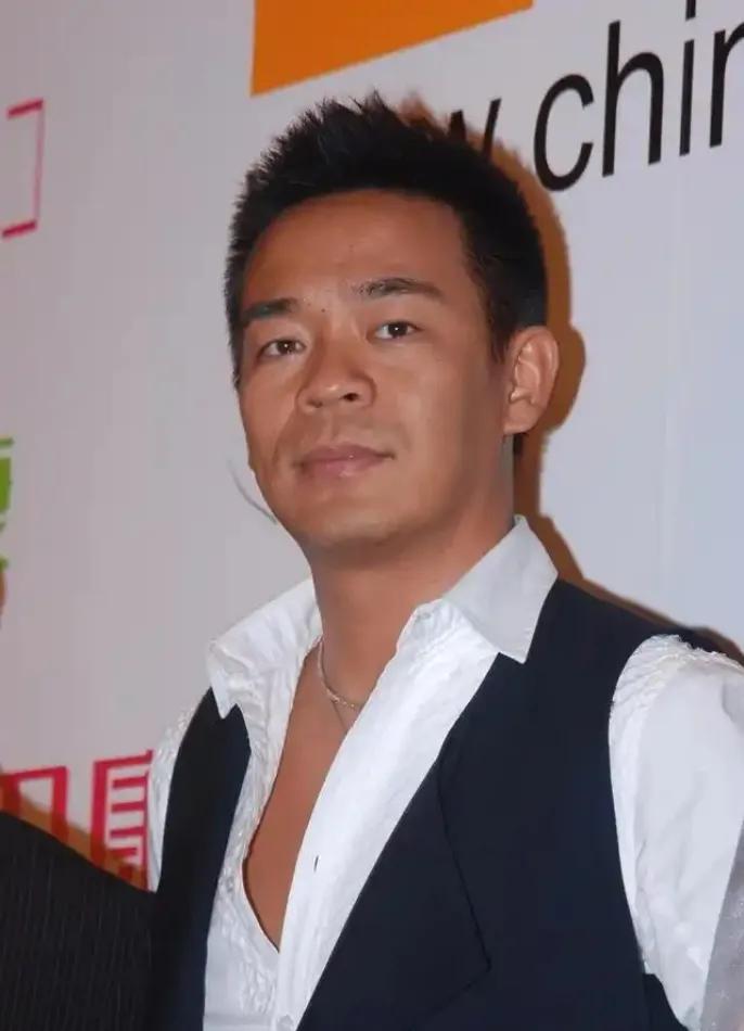 仅仅因“得罪”当时未红的杨坤，孙浩事业便急转直下，二人就此绝交，二十年形同陌路。