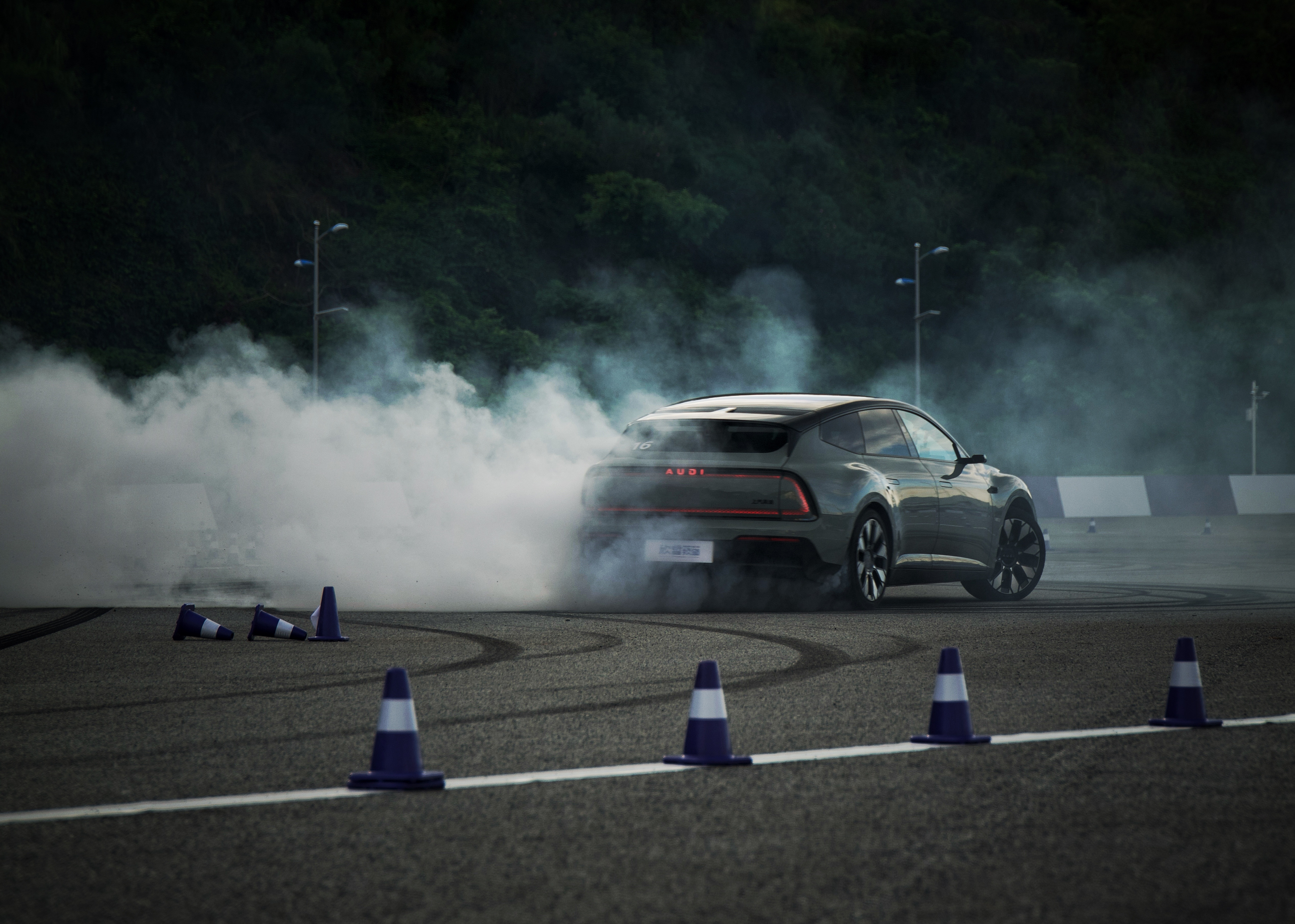 自带登场特效[并不简单]欣哲频道audi奥迪e5sportbackaudi首款车