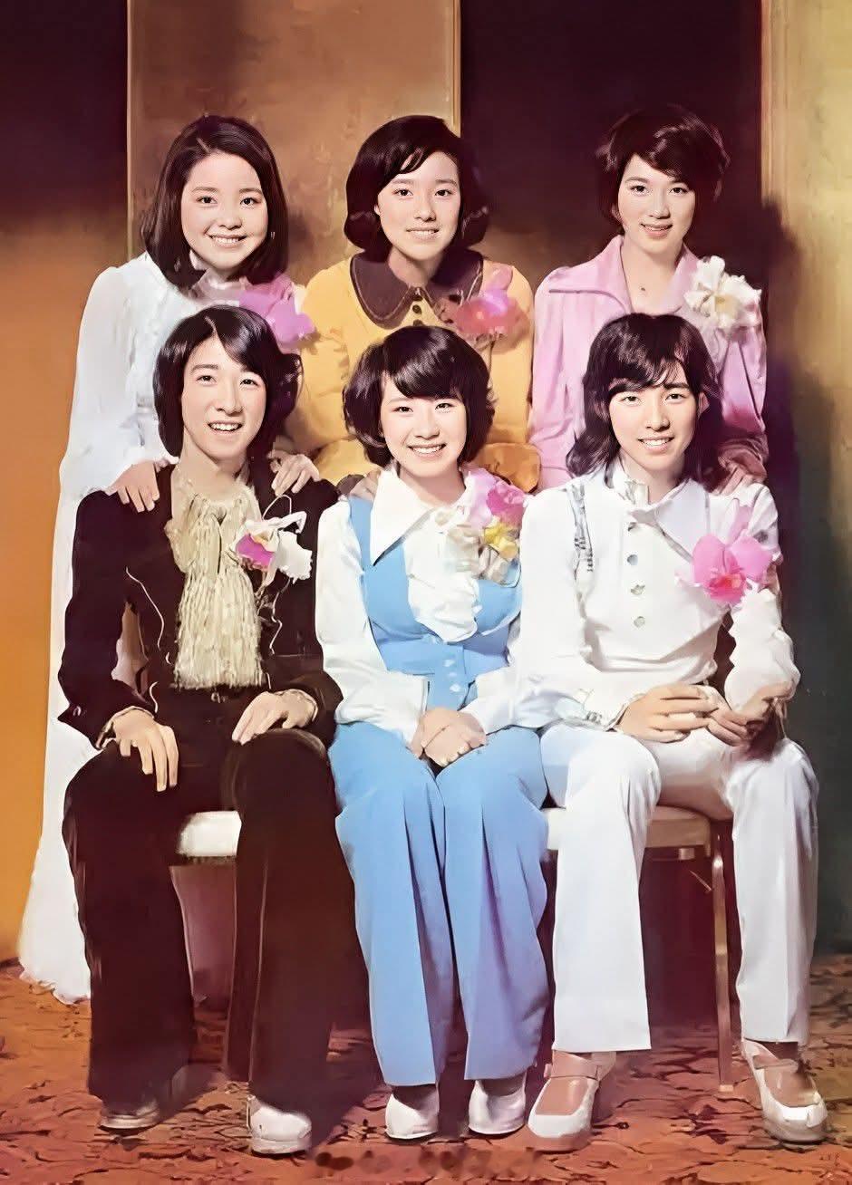 1974年11月19日，日本唱片大奖，邓丽君喜获新人奖 🎉（FB）邓丽君[超话