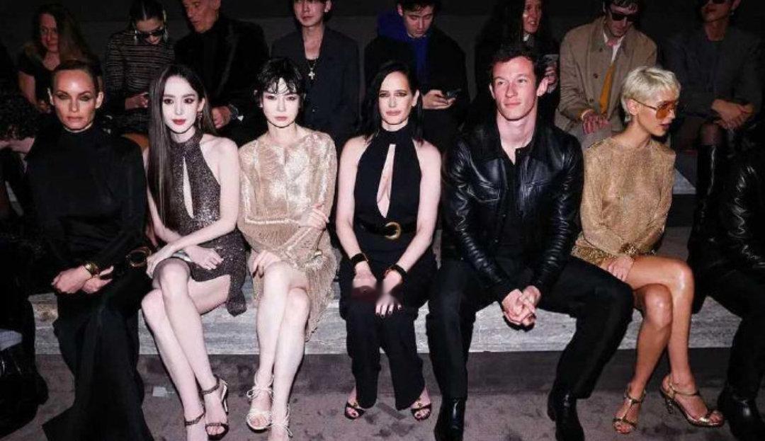 戚薇和娜扎比欧美人白太多了 ​​​[思考] ​，白的吓人 ​​​