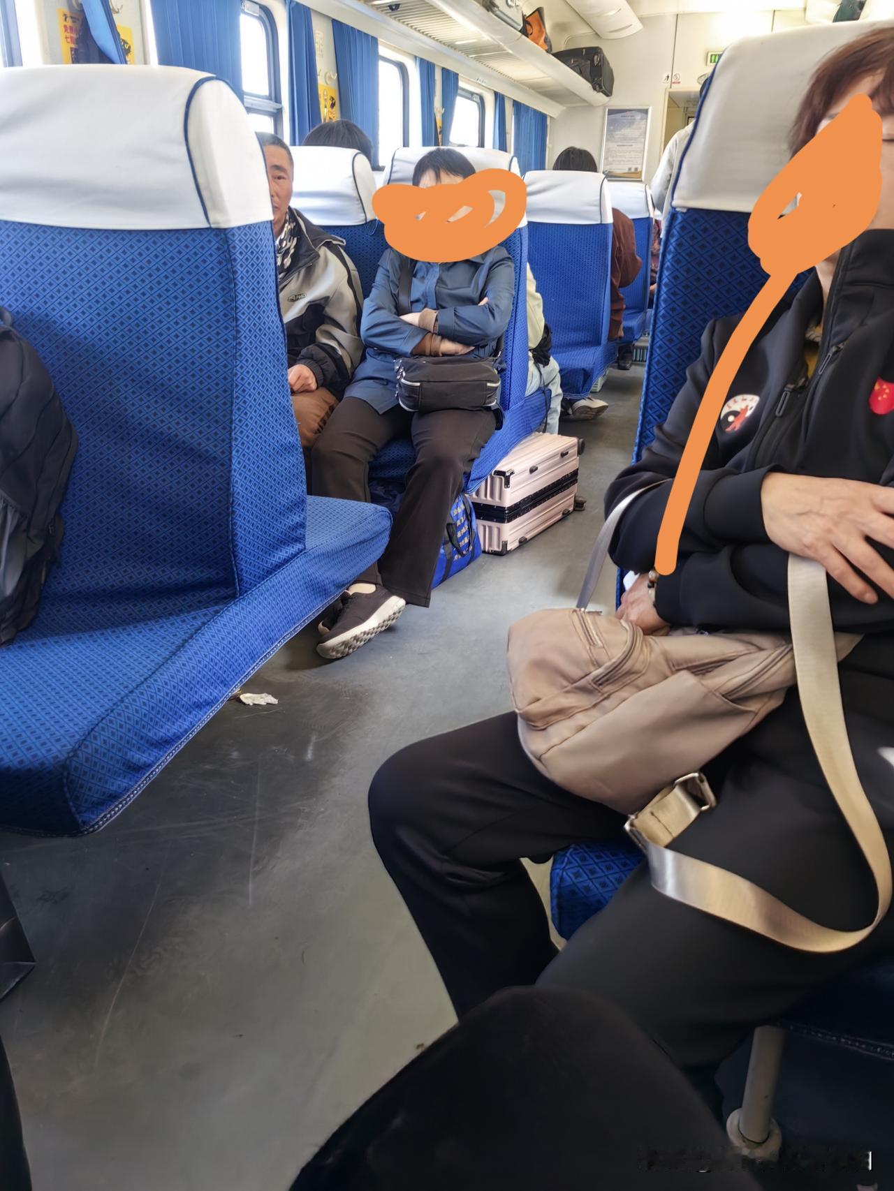 上午陪着嫂子做了个增强ct，明天才能出结果，我跟哥哥说俺嫂脱离危险了，我回家啊，