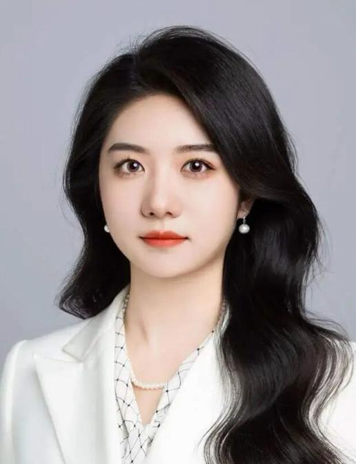 天妒英才！31岁律师李禹墨离世，律所透露死因是突发疾病，长得很漂亮不输明星，履历