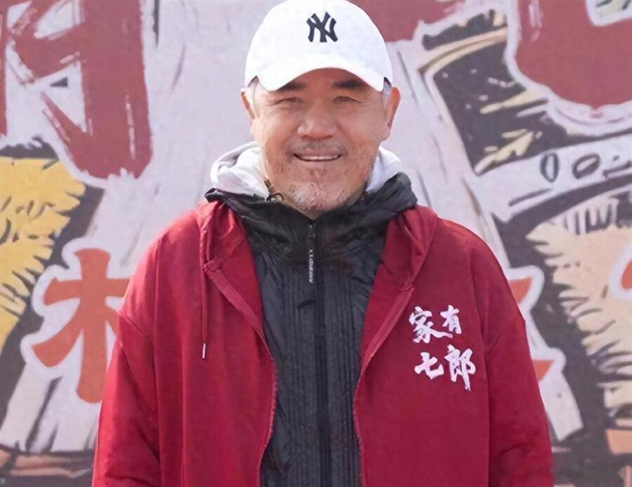 德艺双馨都是演的？70岁国家一级演员陈宝国，竟栽在这件事上 