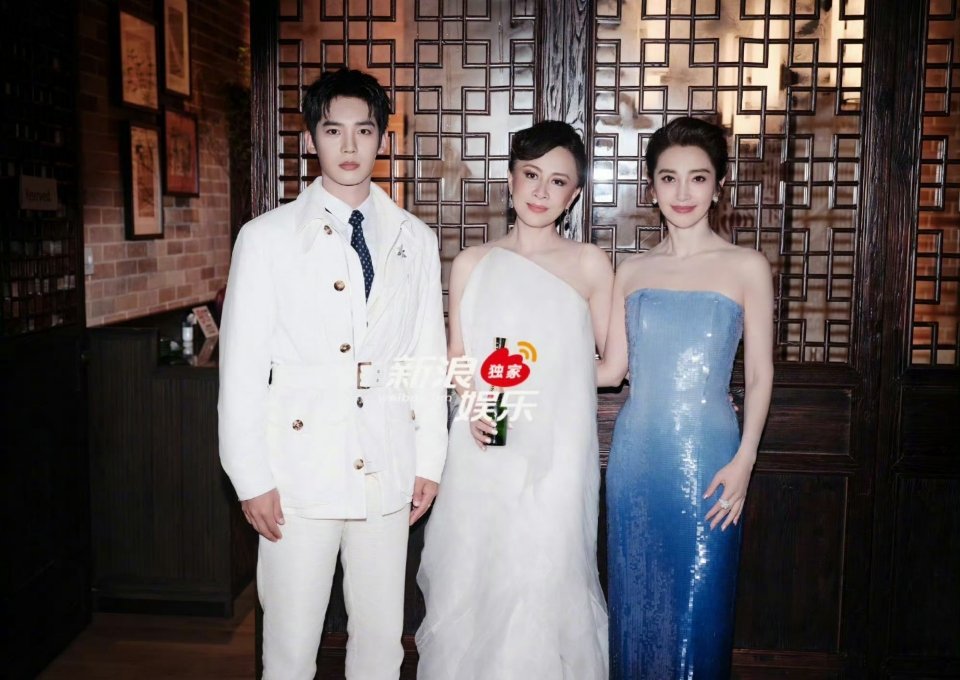 李冰冰于适同框活动路透，有豪门姐弟内味儿 ​​​