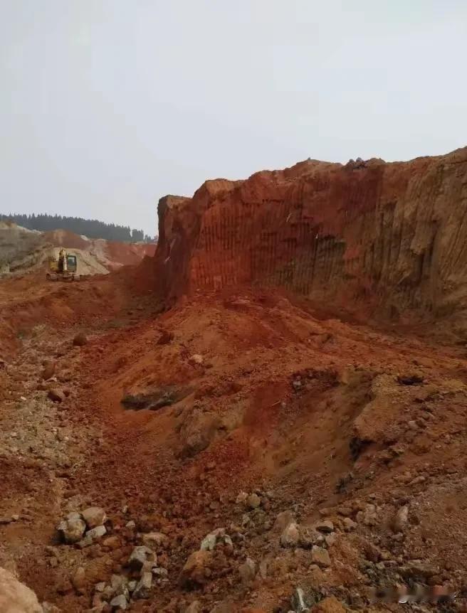 山东，男子回到老家，发现老家的水、耕地都被污染了，于是将相关证据提交至环保部门，