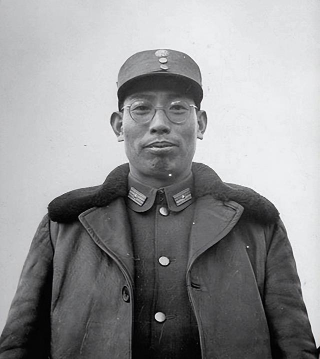 1955年大授衔，这六位将帅主动申请降衔
徐向前这人，从小在山西长大，家里穷，年