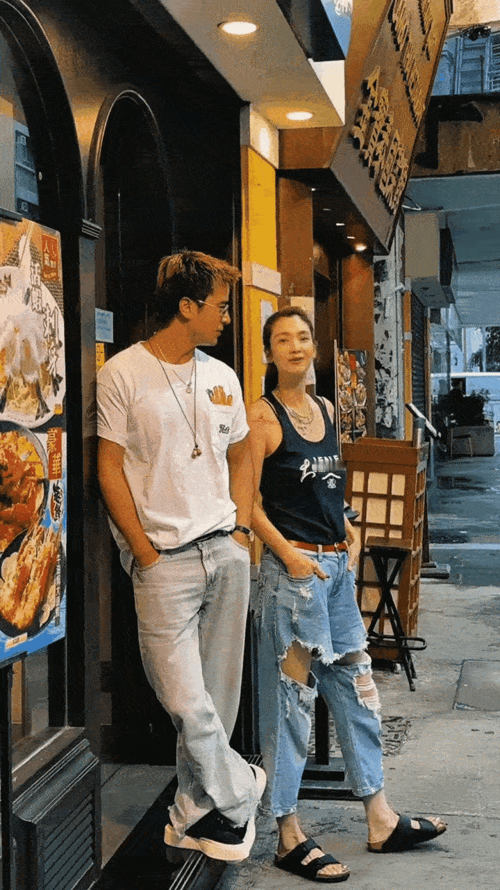 洪欣旁边这个帅哥看着好眼熟，就是叫不出名字来。 ​​​