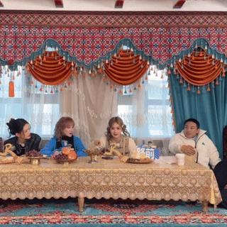 珍藏这张一飞冲天gif .“抽象之王 微微发力而已💅”· 微博吞画质成像素人了