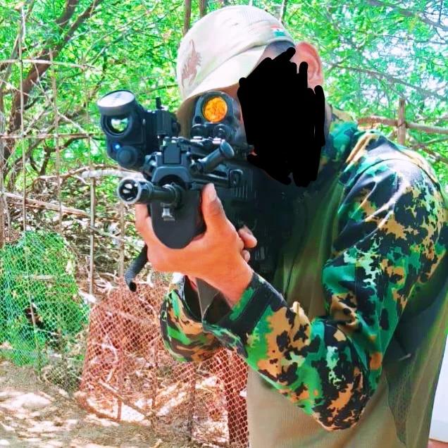印度特种部队士兵塔沃尔步枪前面的热成像瞄具