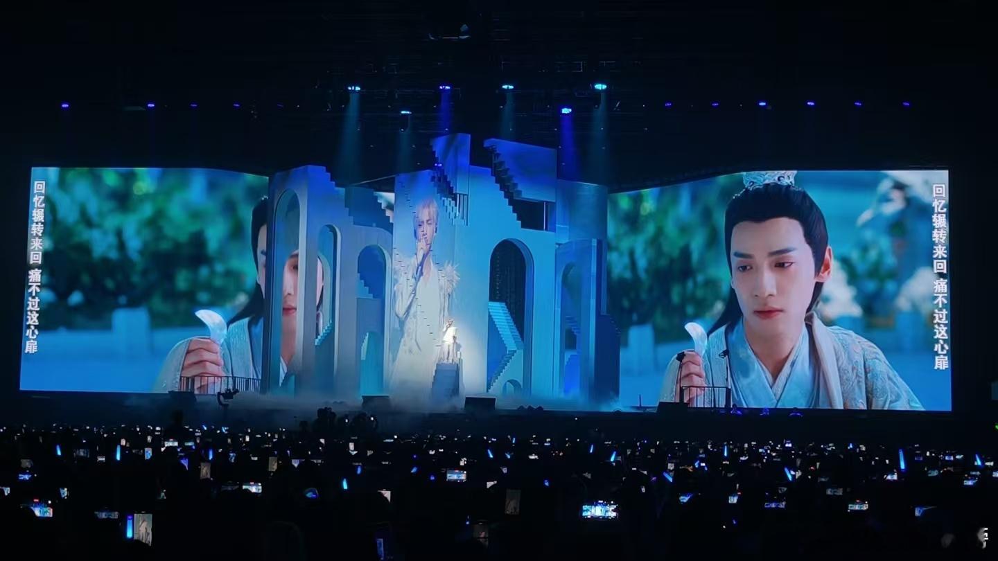 罗云熙唱不染现场大合唱罗云熙演唱会本场演唱会最动人场面有，《不染》现场大合唱，谁