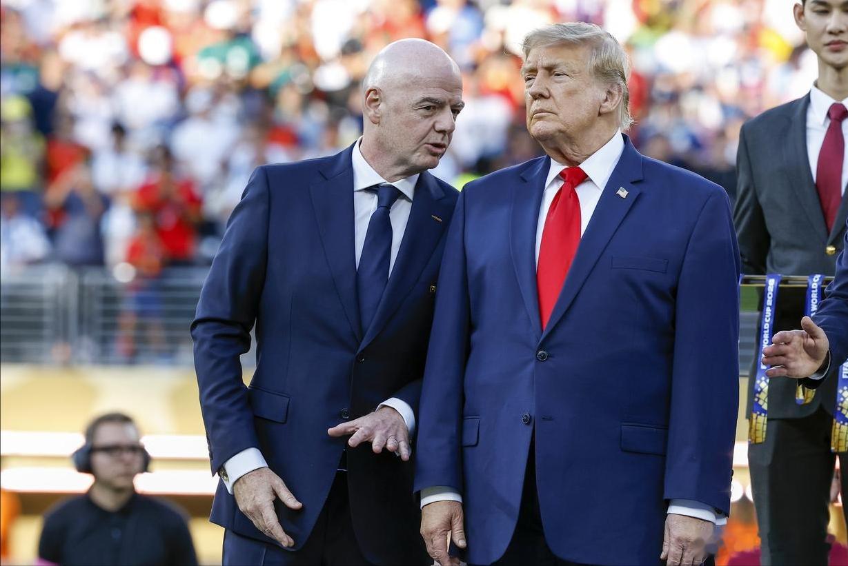 不知道因凡蒂诺怎么想的，出售世界杯股权几乎遭到全体反对。有传言称，他攀上了特朗普