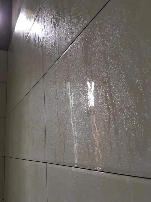 两广的回南天要来了哈哈，冷了大概三天，虽说没下雪，但有到处结冰，大早上送娃上学是