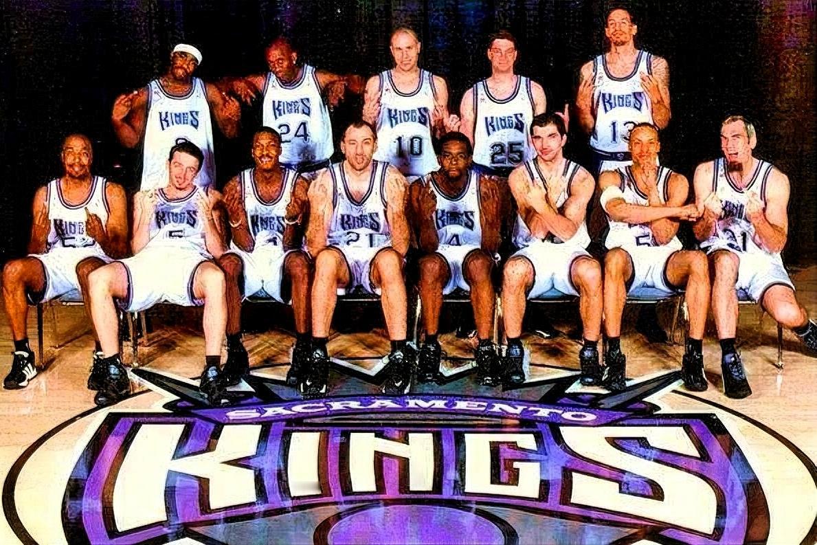 1. 优化阵容与战术，补齐攻防短板：进攻端要确立威斯布鲁克的核心持球地位，他持球