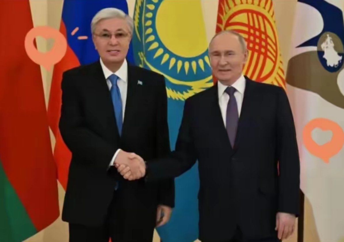 前脚还在东京鞠躬拿钱，后脚就飞圣彼得堡跟老大哥握手。哈萨克斯坦总统托卡耶夫这一手