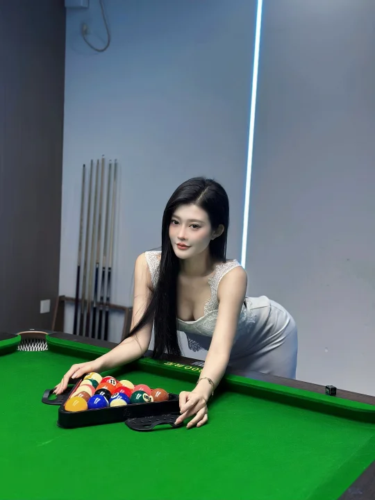 今天是台球女孩🎱大连新开！高端桌球俱乐部
