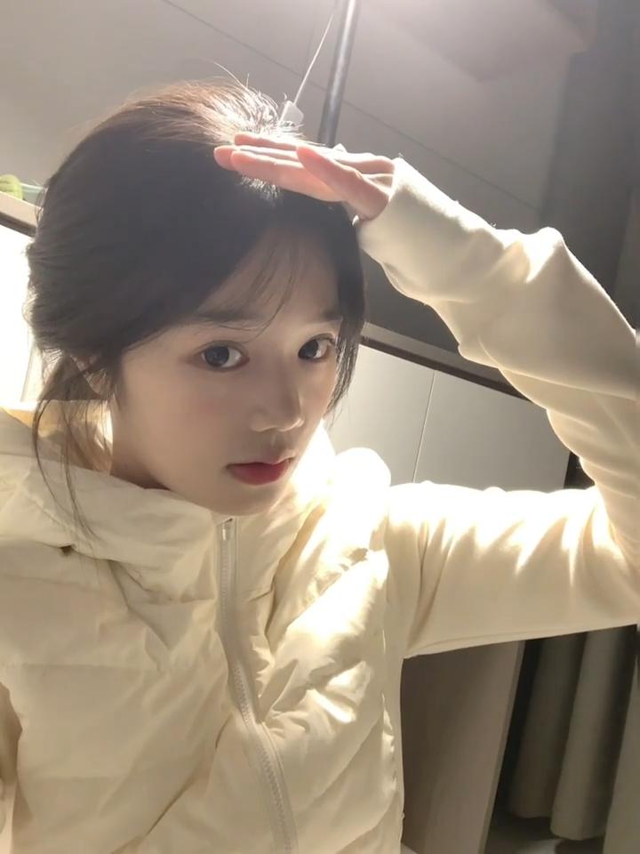 我提笔不为离愁，只为你转身回眸。