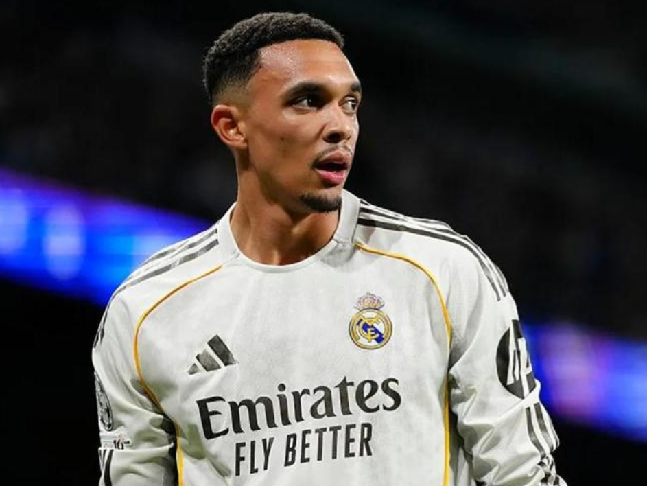 皇马1比2拜仁 阿诺德助攻姆巴佩的传球，真是有水平！但是这哥们落选英格兰国家队大