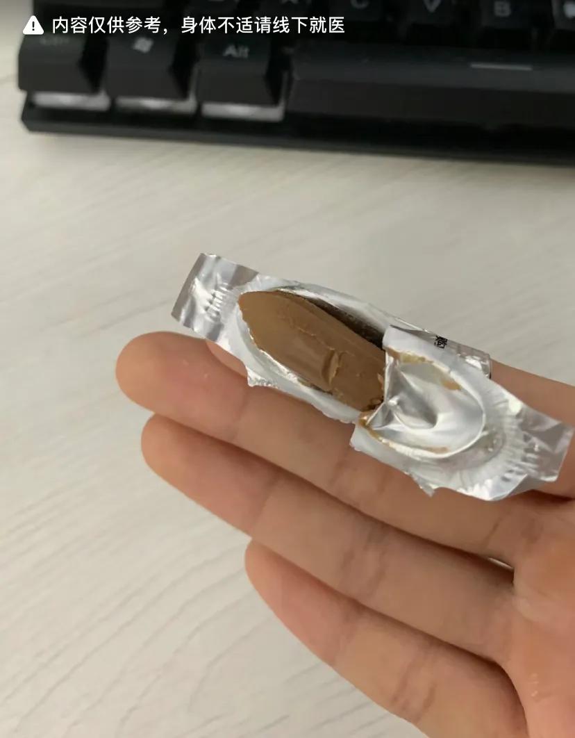 该不该帮室友插痔疮栓….
怎么说呢，我们关系很铁，但还是塞一次尴尬一次，她手笨也