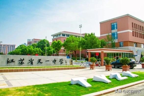 天一中学确实牛啊！
2026年高考大丰收，
全省文理前100独占8(文)+7(理