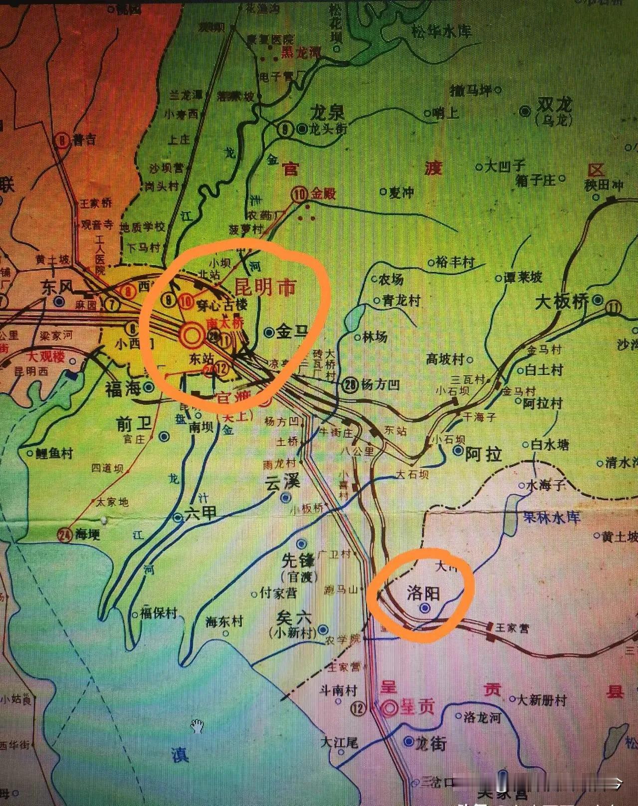 这是上世纪80年代的昆明地图，当时的昆明，面积比今天云南很多县城都还小。地图最南