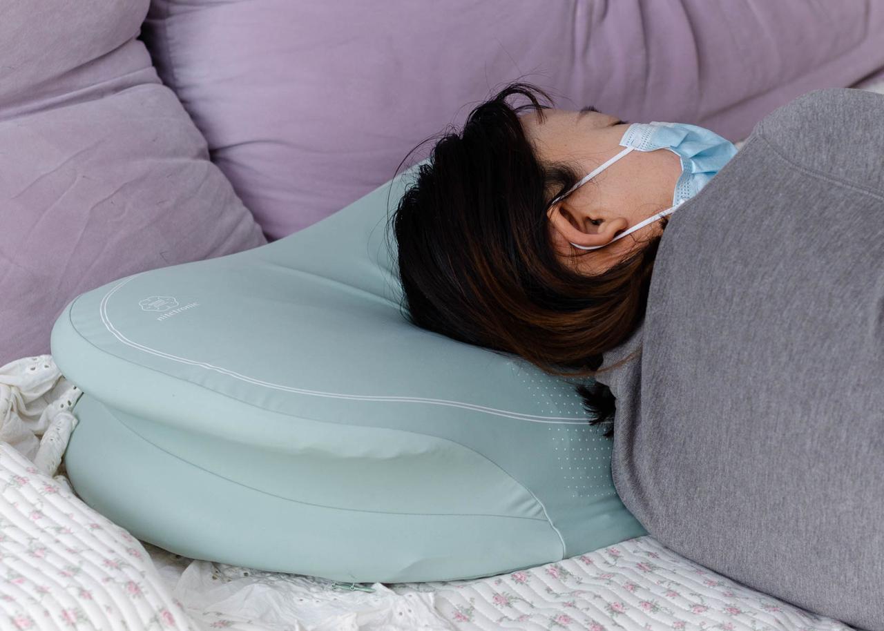 热敷暖颈，添眠荷叶护颈枕8小时好用，睡眠好帮手！
年轻人久坐低头真得改了，稍微上