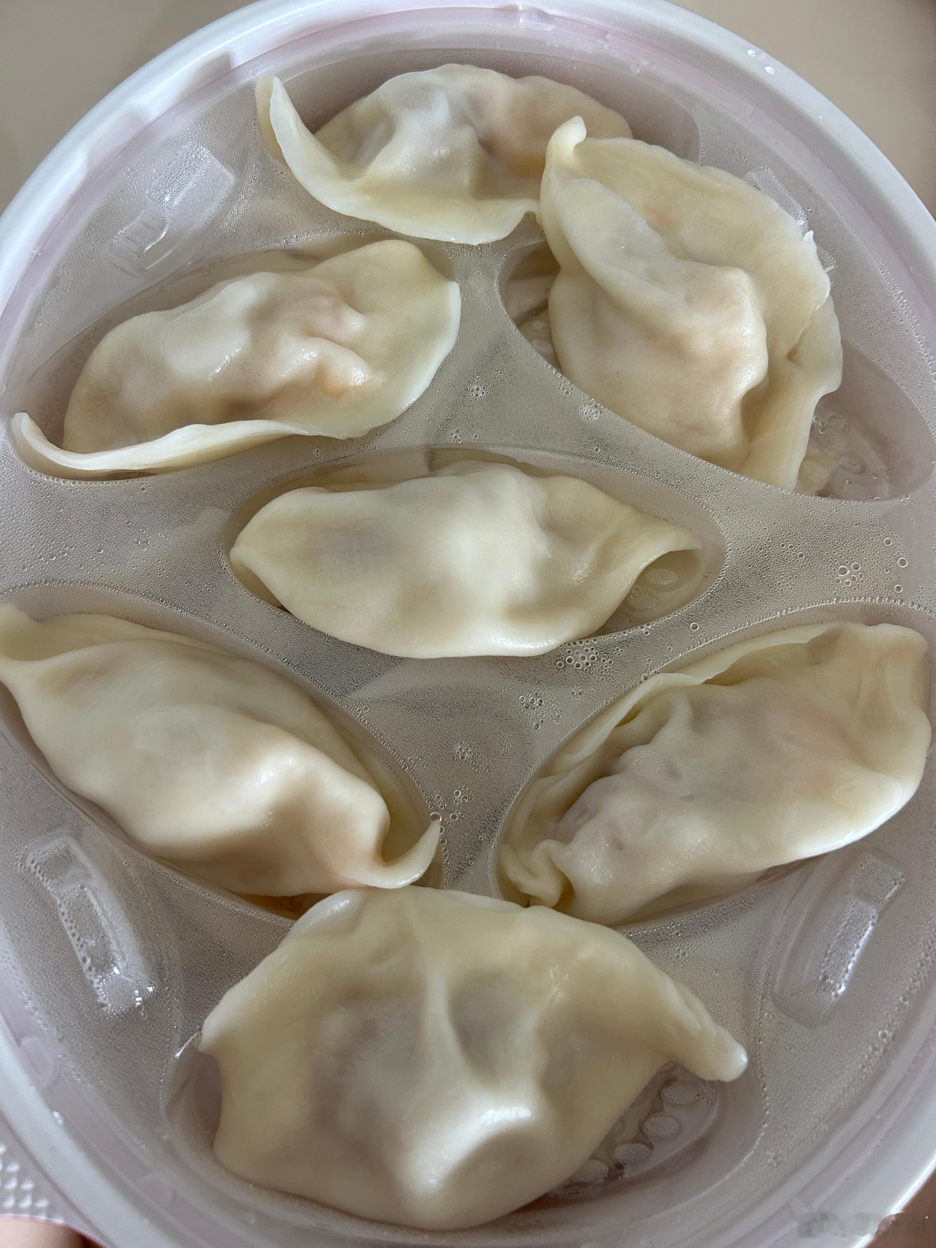 我想吃，我吃到，哈哈哈😄昨天就想吃饺子，但是吃到了也就那样，也没觉得多好吃，我