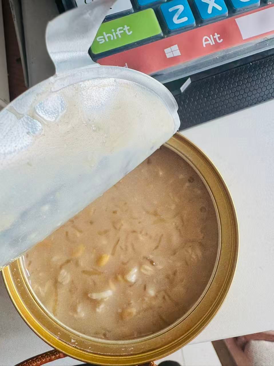 图一这个燕窝粥，小小一碗，当早餐，很好喝。味道也是不齁甜，特清爽，常温可以，冷藏