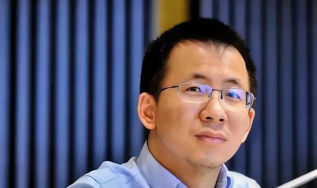 张一鸣是最自律的男人。他说我不抽烟，不喝酒，我喜欢看书，跟有趣的人聊天。所以你看