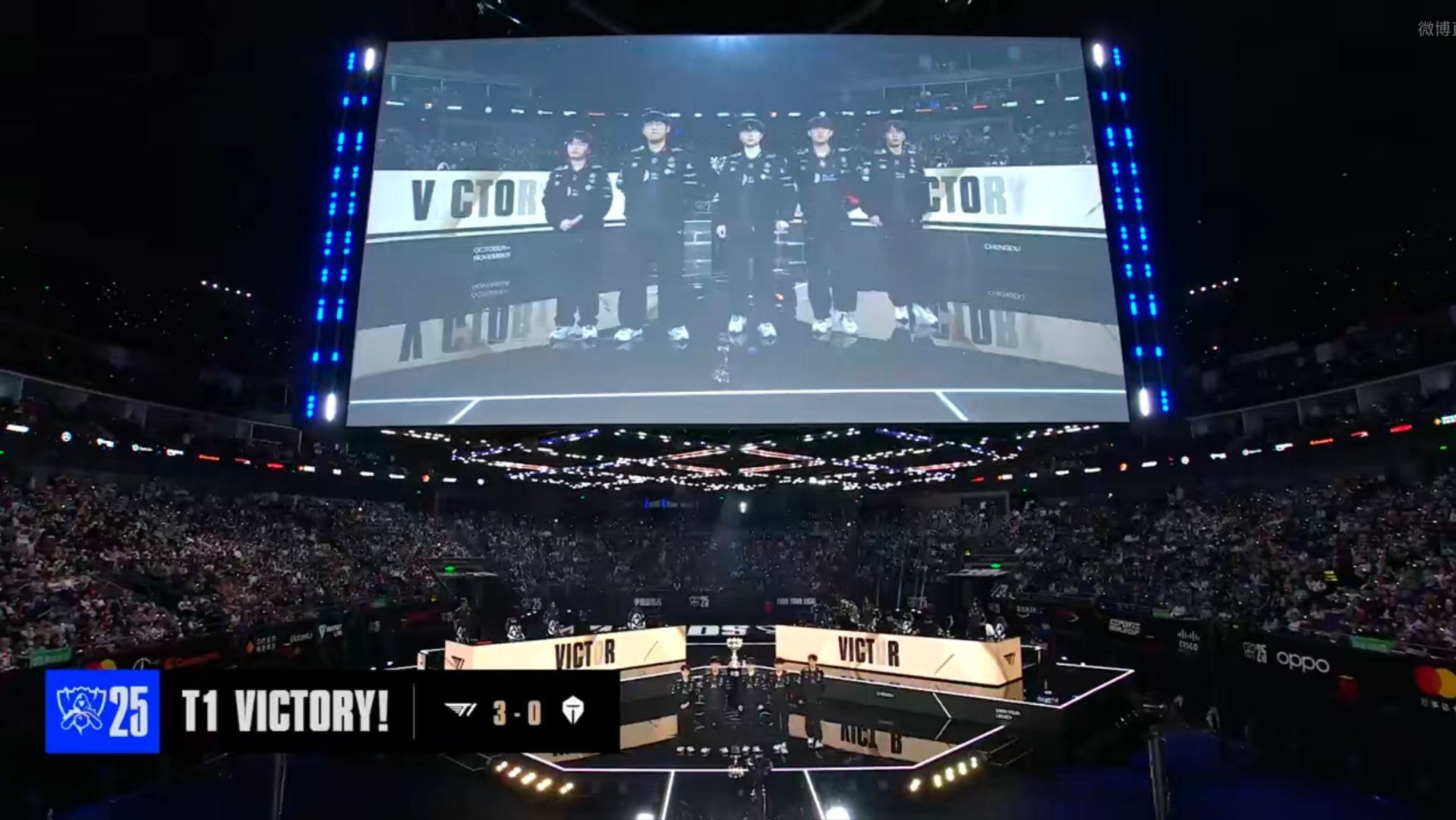 T1战胜TES看T1在3比0赢了以后队员那犀利的眼神～感觉是前天AL的五局把T1