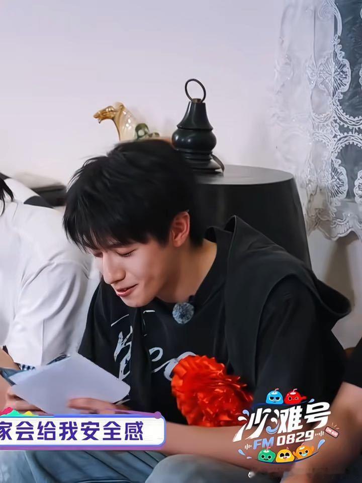 朱志鑫家给的安全感更多朱志鑫喜欢待在家里面 朱志鑫说家就是安全感的来源，所以更愿