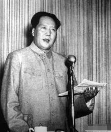 毛主席曾经说过，他一生中有两个决策最难决断：一个是1946年与国民党决裂；一个就