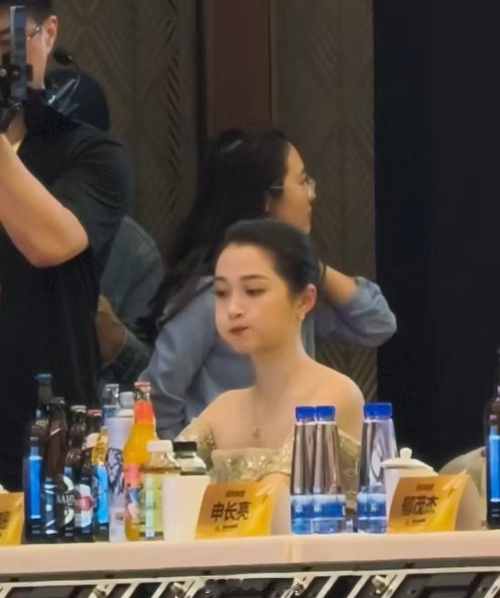 关晓彤鼓脸关晓彤鼓脸好可爱！关晓彤鼓脸操