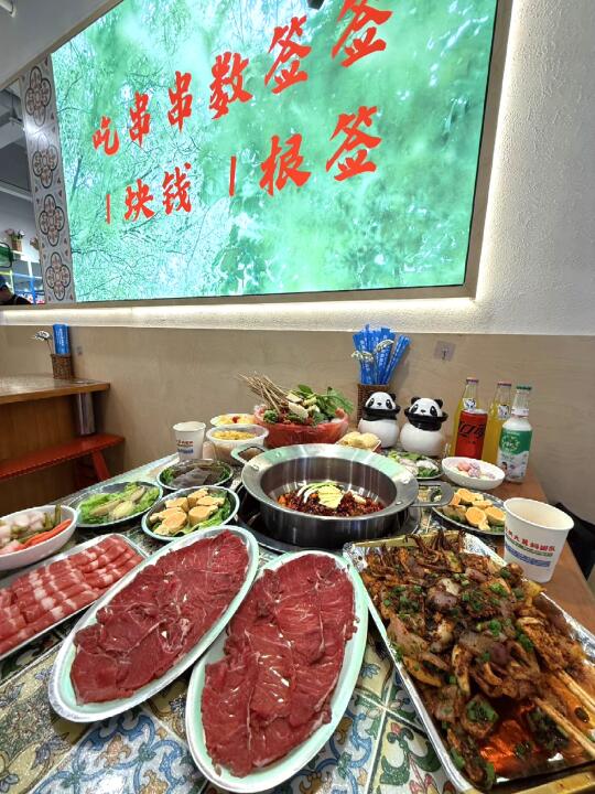 📢钵呀钵钵鸡…一元一串的钵钵鸡～