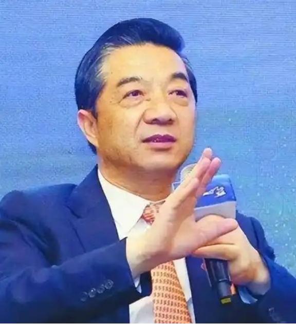 曾经真被张召忠说中了？掏空国库建造的2艘航母，如今彻底沦为废铁！

 英国的“伊