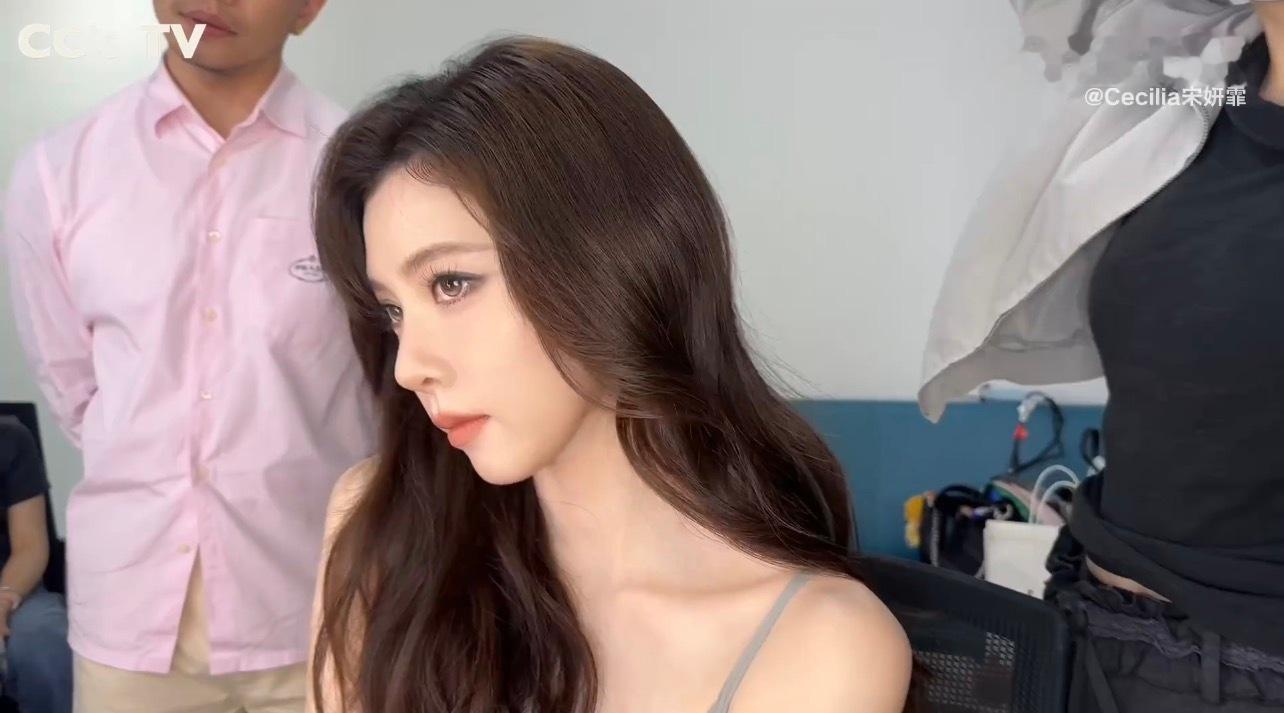 长成这样的人允许问魔镜魔镜世界上谁是最美的小猪猪🪞 