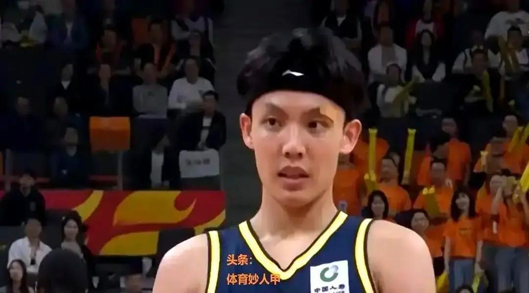 106比95，广东啃下青岛。胡明轩停赛，徐杰顶上。
 
1米78的小个子，17分