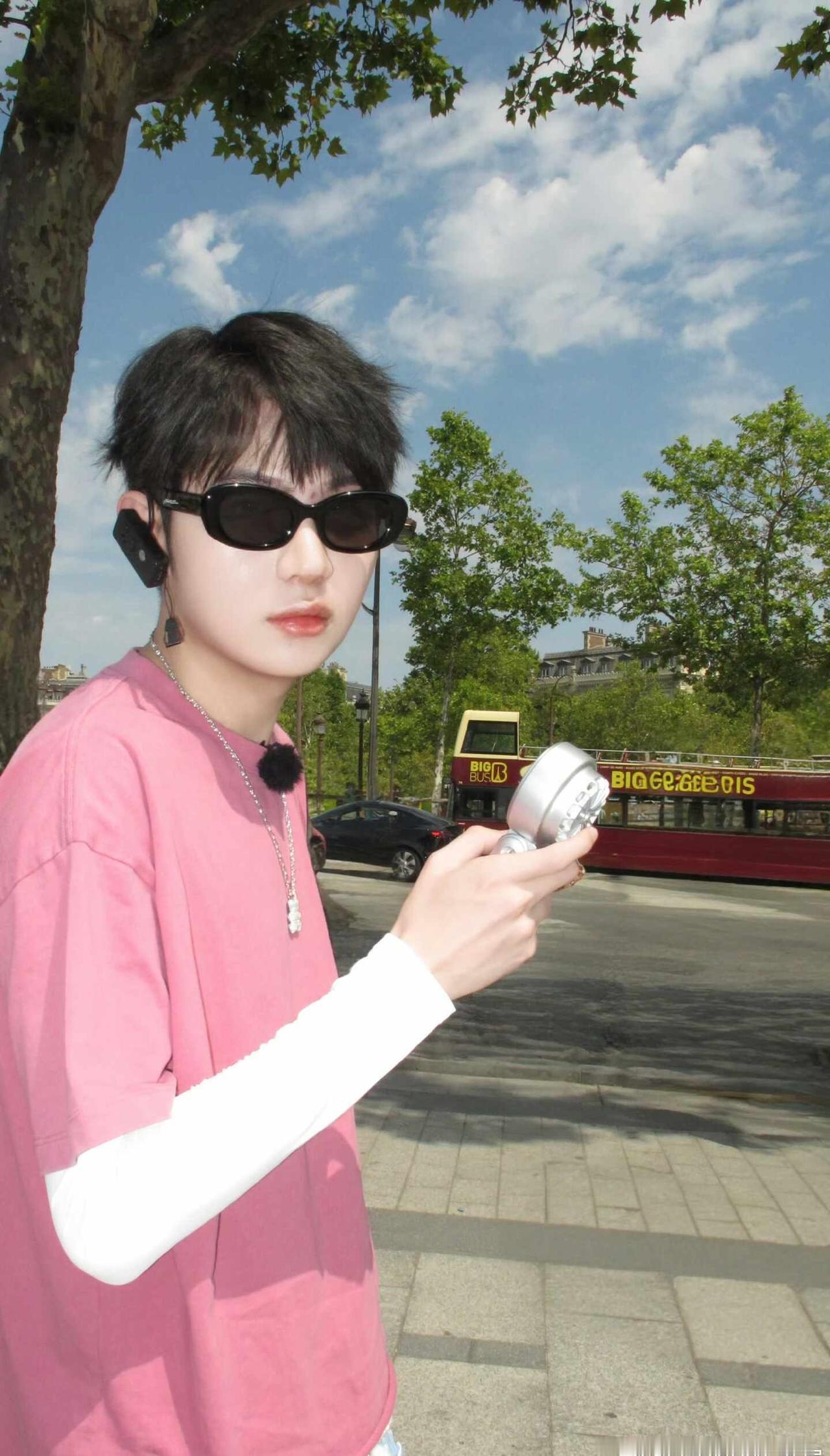 这是谁家男明星
原来是八尾家的啊 宝宝玩的开心 注意防晒！
九尾