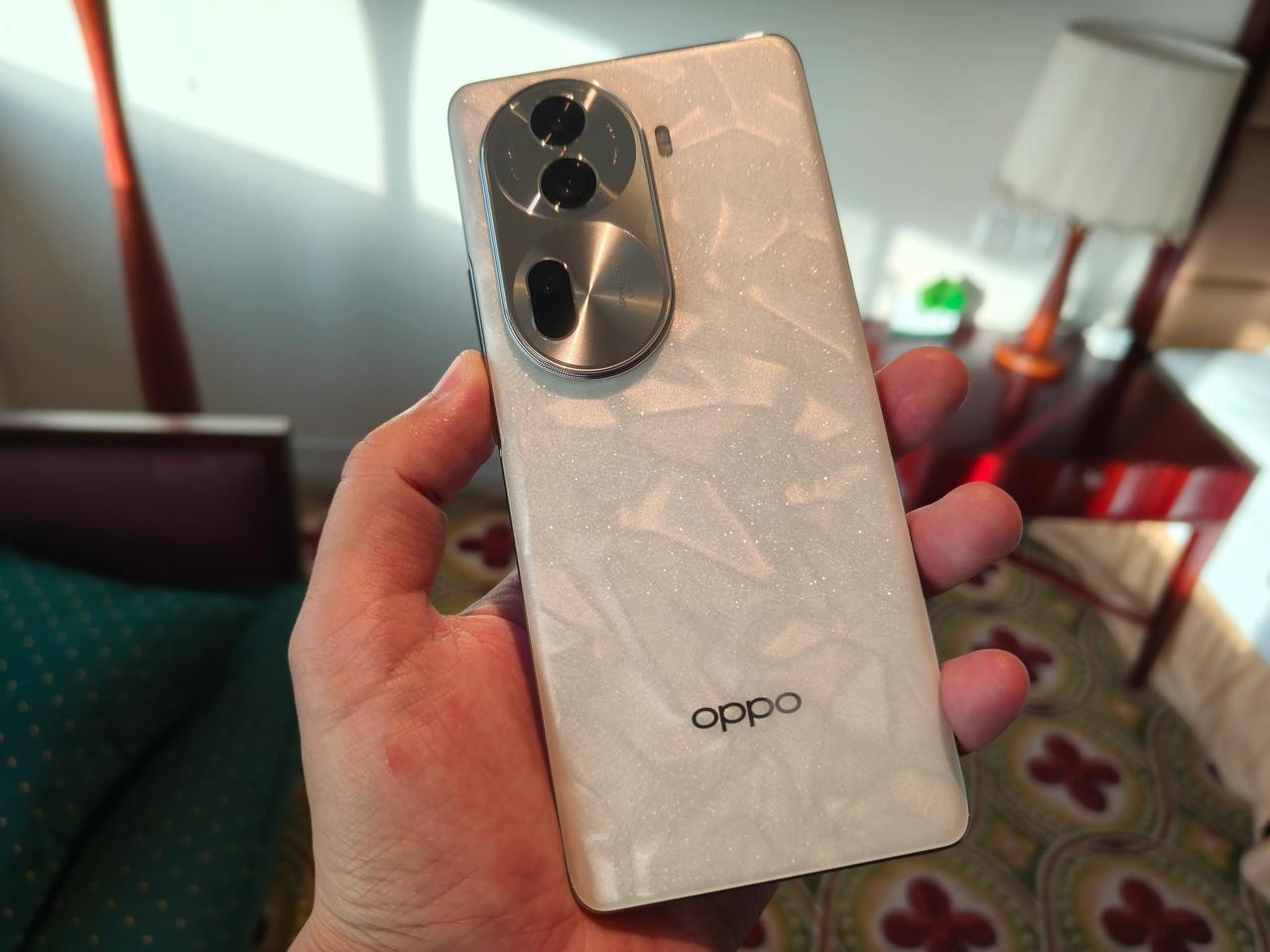 OPPO Reno 11的真机比渲染图好看啊！！！

OPPO Reno 11的