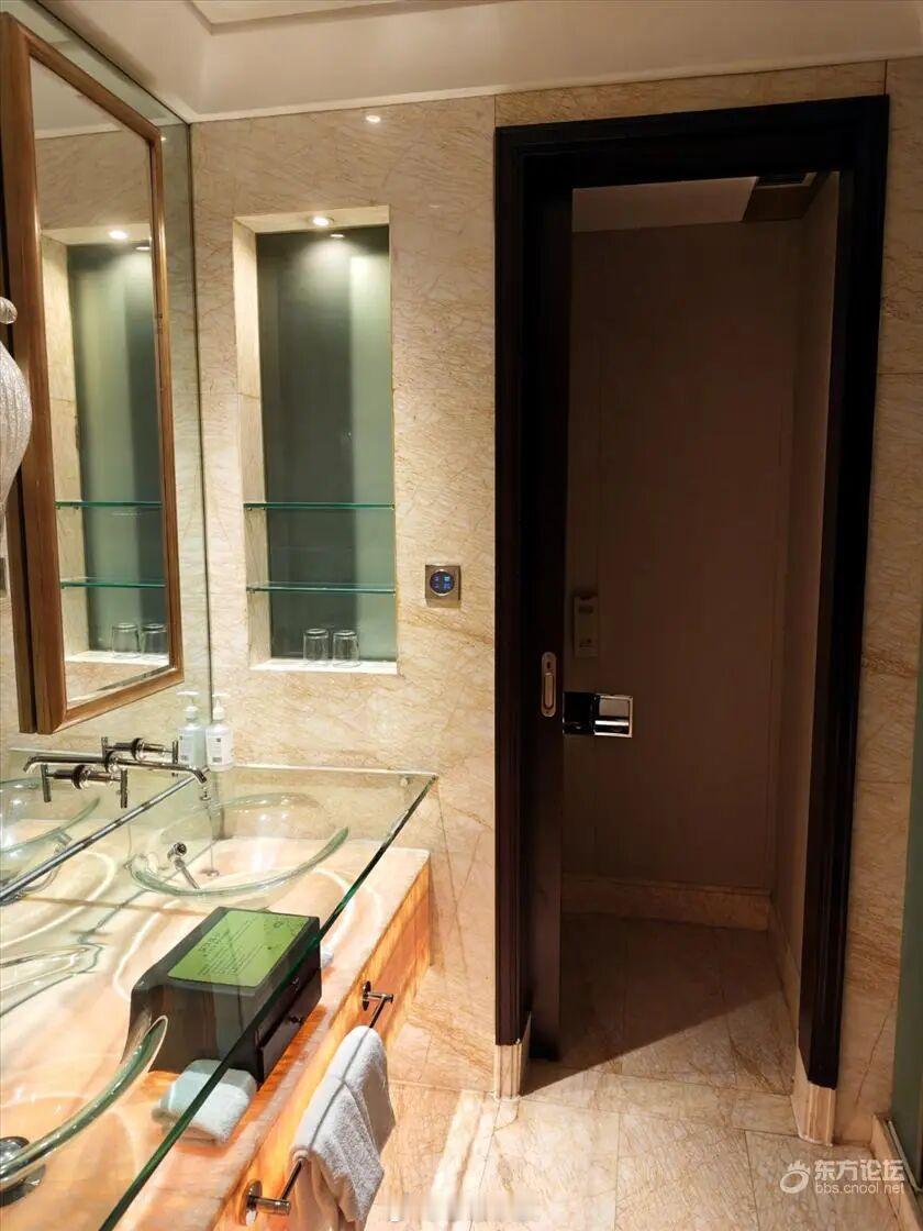 【宁波知名五星级酒店被吐槽设施老到能考古 ！网友：比同档次酒店便宜一半还多，还要