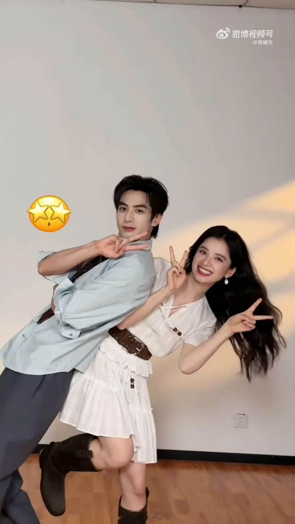 宋威龙张婧仪合拍共创宋威龙张婧仪抽象共创抽象共创名场面来袭，宋威龙旋转过程险些压