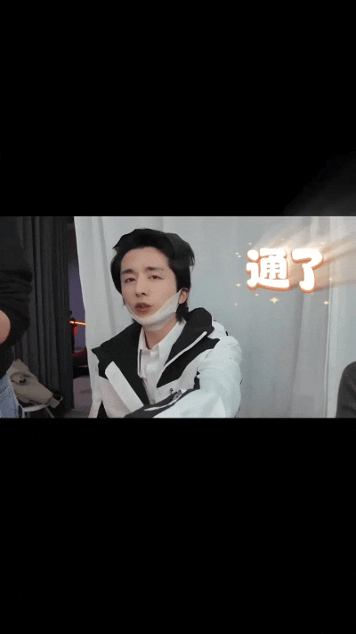 张新成把综艺上成艺考班跟着张新成看综艺仿佛在上专业课，专业知识随手就来，还贴心备