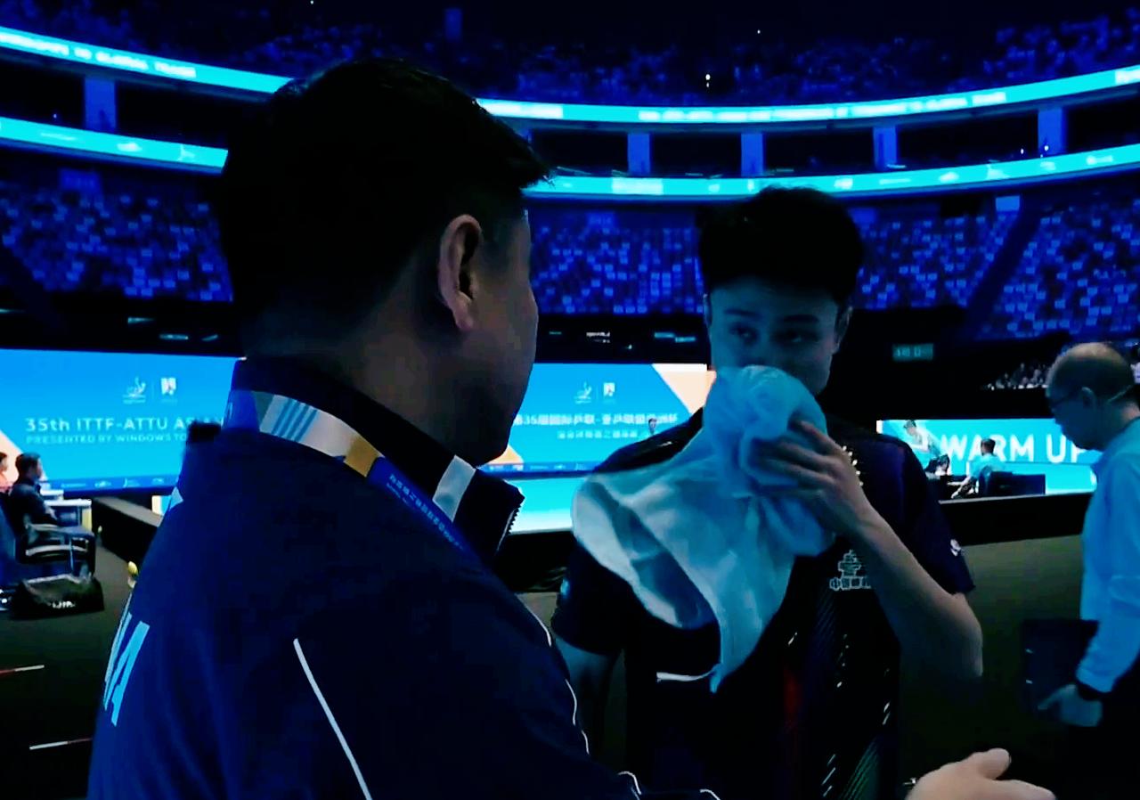 王皓看着满电七号，又笑了，哈哈
周启豪打田中佑汰太聪明了。

刚开始周启豪和田中