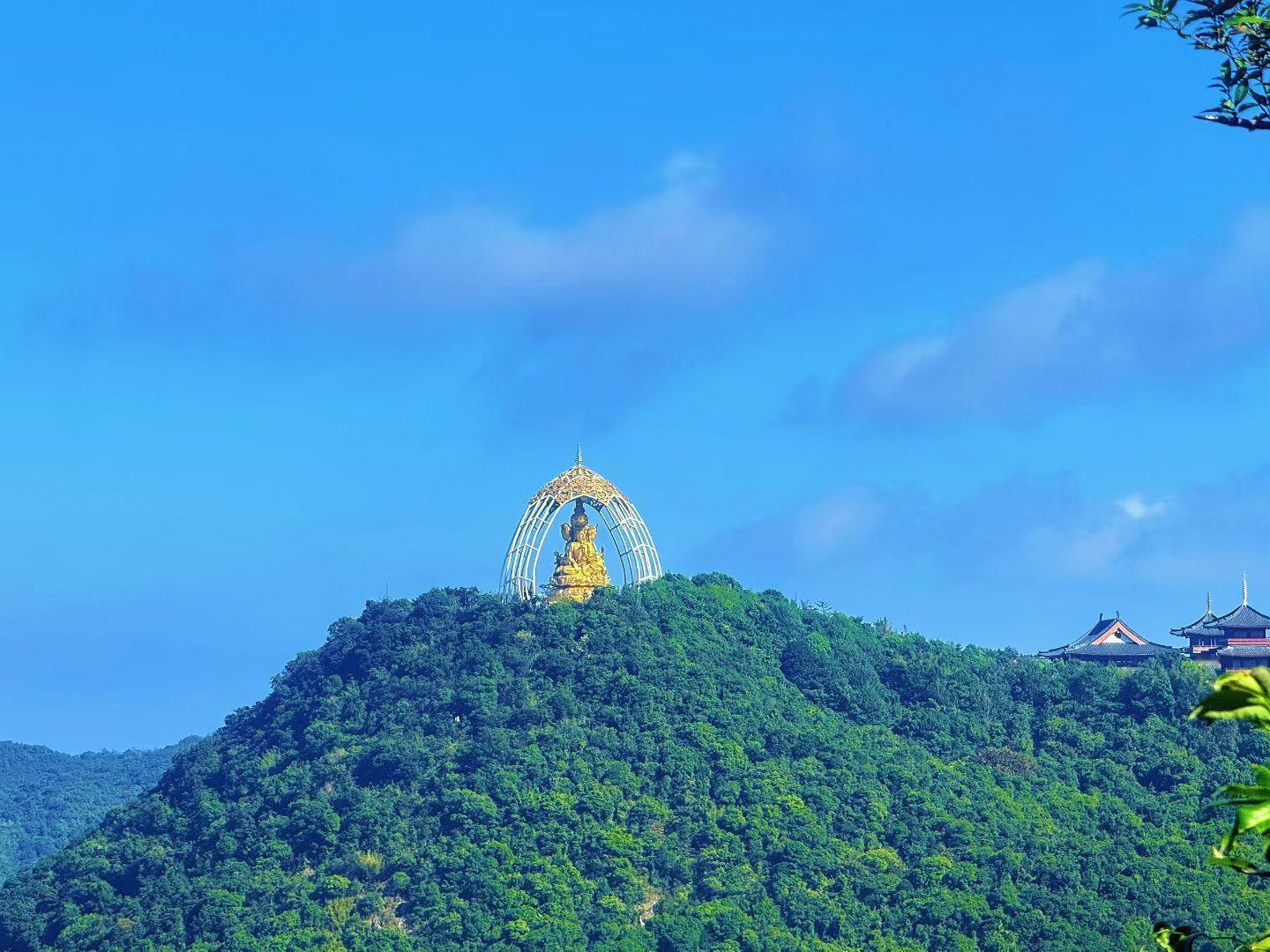 对待生活，取舍有度，不慌不忙；对待自己，追求质量，不依附，不高攀。至于其它，有则