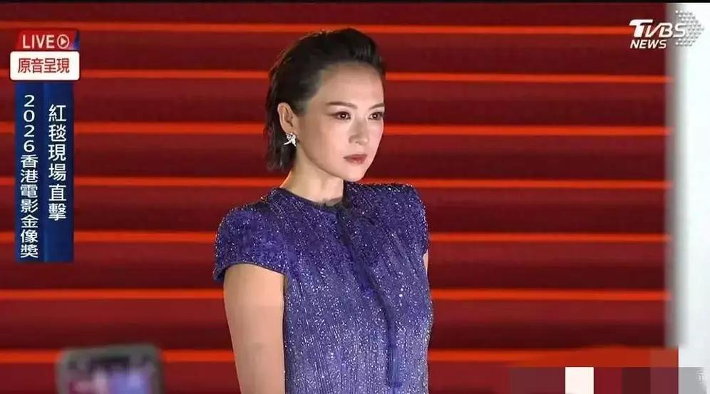 章子怡很会讨好男人，怪不得她能成功。2001年她和成龙合拍《尖峰时刻2》时，曾主